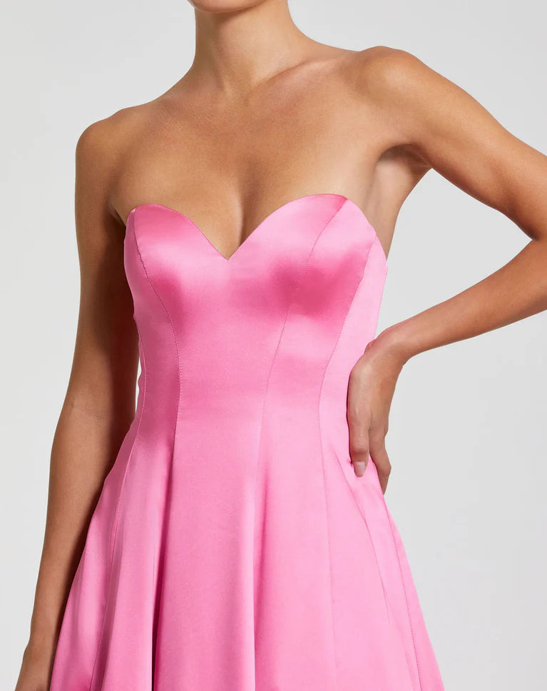 Robe de soirée bustier en satin rose vif Weitese avec robe longue capturant une sophistication glamour. Robe de bal